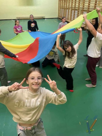 Színes együttműködés etikaórán