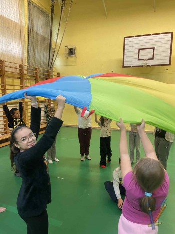 Színes együttműködés etikaórán